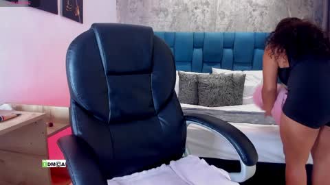 Dulce  online show from April 12, 12:30 pm