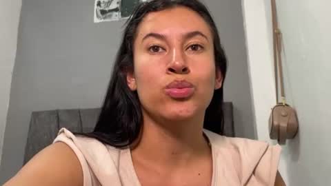 dulceizzy online show from May 6, 12:58 am
