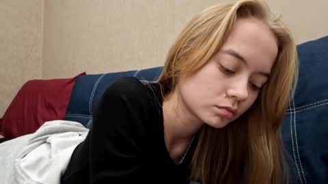 Snapshot of dustidickirson chatting on October 19, 1:46 pm Alisa online show from October 19, 1:46 pm