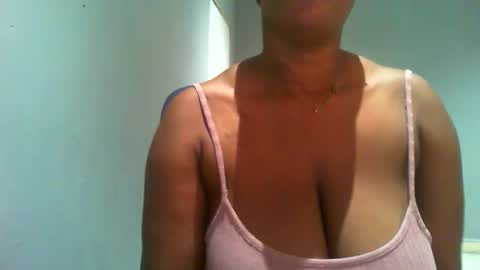 dustylucy online show from April 19, 6:13 am