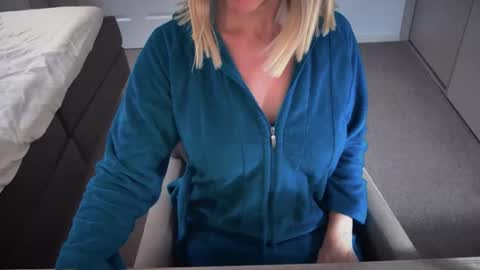 Ambertje040 online show from January 24, 8:23 am