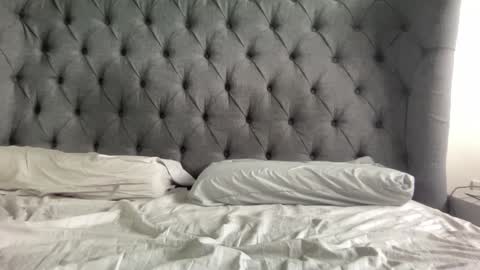 Nadia Ferreira  online show from December 3, 9:31 am