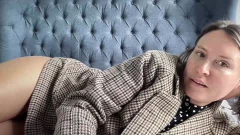 Nadia Ferreira  online show from September 15, 8:55 am