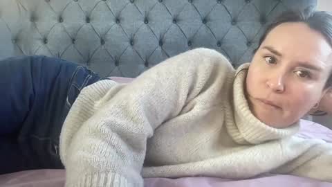 Nadia Ferreira  online show from January 14, 11:48 am