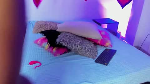 ebony_cute9 online show from February 18, 7:13 pm