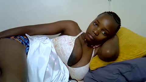 ebony_j online show from May 20, 7:22 pm