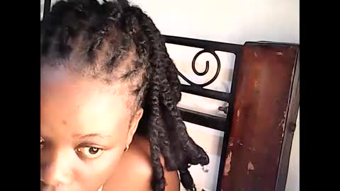 ebony_vellyn20 online show from March 2, 8:32 am