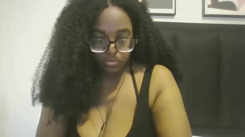 ebonybigtitqueen0 online show from April 4, 5:34 pm