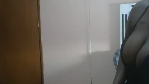 ebonymayahh online show from April 18, 1:24 pm