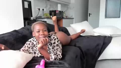 Ebony online show from April 18, 4:15 am