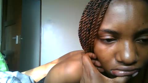 ebonyslut09 online show from March 13, 6:26 am