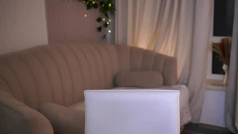 Lisa  online show from April 10, 11:44 pm