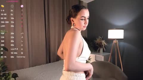 Nikki online show from November 27, 3:15 pm