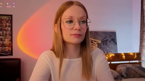 Snapshot of edlin_gail chatting on October 20, 3:15 pm Edlin Gali online show from October 20, 3:15 pm