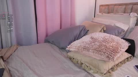 eimi   online show from December 3, 2:25 am