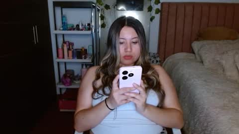 EIMY   MODEL INDEPENDENT online show from November 25, 7:32 am