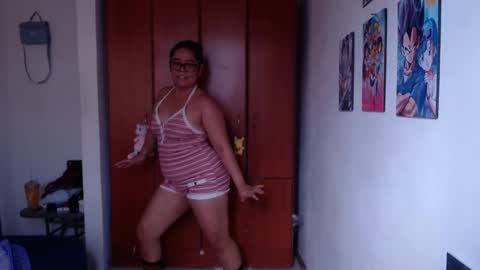 eimy_saenzz online show from December 17, 6:34 pm