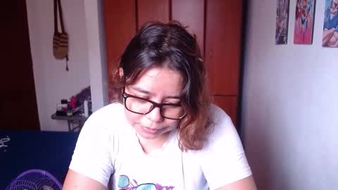 eimy_saenzz online show from February 2, 7:13 pm