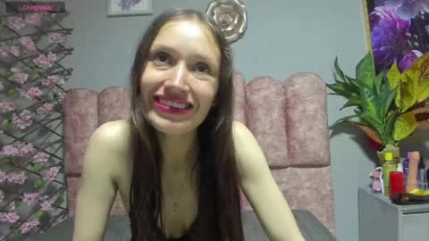 eiralovee online show from April 9, 6:57 pm