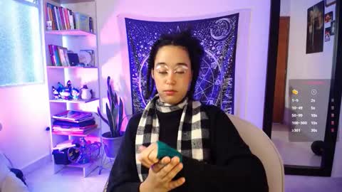 Ela  Help me reach 100 thumbs up online show from March 11, 11:47 am