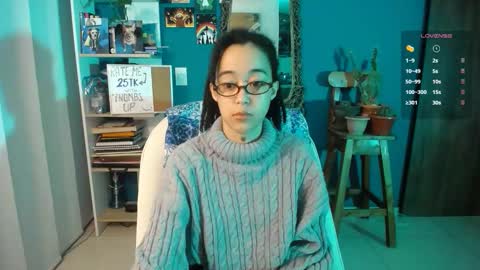 Ela  Help me reach 100 thumbs up online show from November 10, 1:00 am