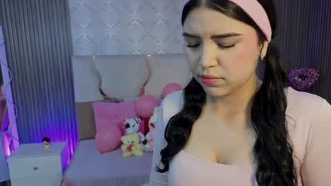 ela_tay1 online show from April 18, 7:07 pm