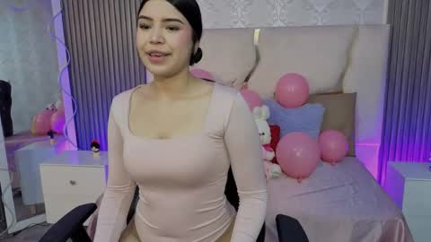 ela_tay1 online show from April 18, 7:58 pm