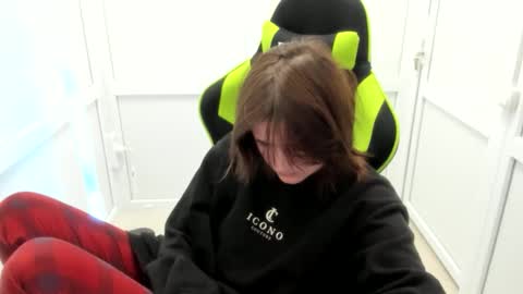 Evie online show from April 17, 7:21 am