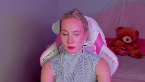 elaravoltage online show from April 25, 5:54 am