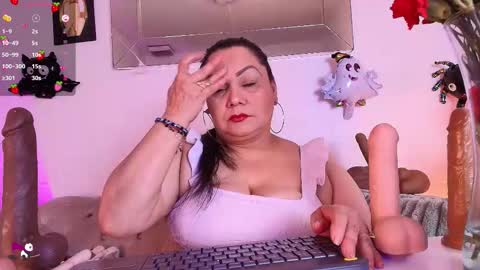 elenna_boobs_ online show from October 19, 7:21 am