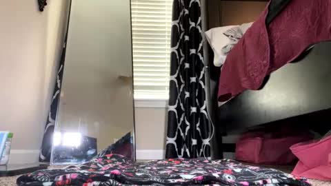 Elenore Hoesevelt online show from September 11, 4:51 pm