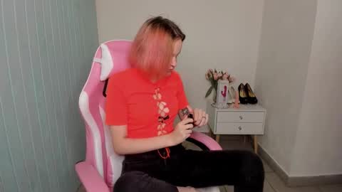 elieiza_xo online show from October 3, 6:51 am