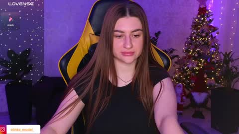 Snapshot of elinkalove chatting on December 18, 5:52 pm Elina online show from December 18, 5:52 pm