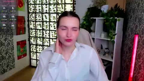Snapshot of elis_cherry chatting on October 20, 2:25 am Elis online show from October 20, 2:25 am