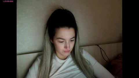 elisa_dove208 online show from December 1, 4:27 am