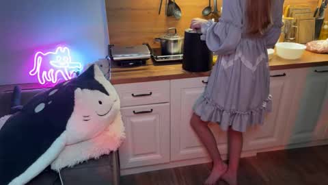 Elisa North online show from September 25, 4:17 pm