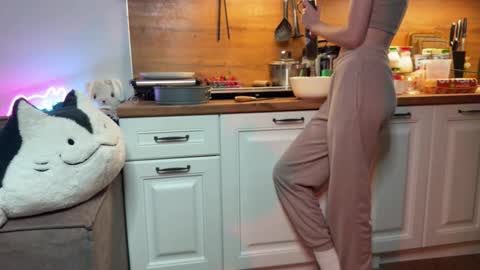 Elisa North online show from September 29, 4:56 pm