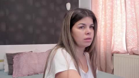 Elly online show from December 2, 8:05 am