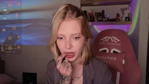 Elizabeth online show from November 29, 5:17 pm