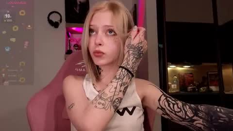 Elizabeth online show from February 5, 9:40 pm