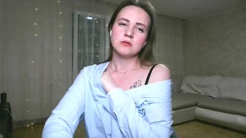 Elizabeth online show from April 3, 8:29 pm