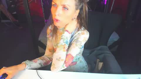 Elizabethangel online show from March 10, 4:17 am