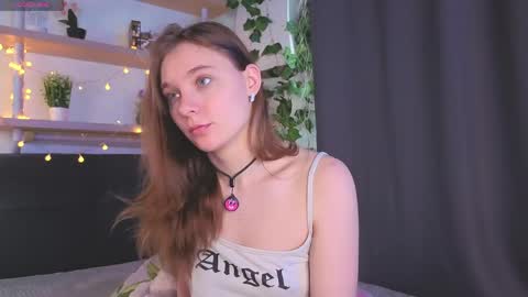 Elizabeth online show from April 11, 1:22 am