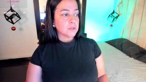 Lucia Vonne online show from December 13, 8:15 pm