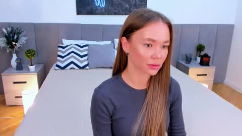 elizabethholt online show from October 14, 5:43 am