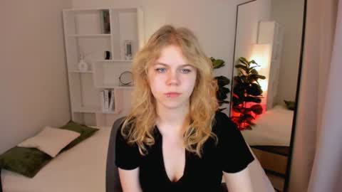 Elizabeth online show from June 25, 5:23 am