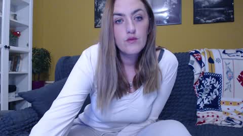 Ella  Max online show from January 13, 6:27 am