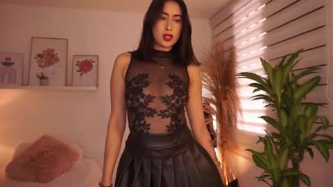 ELLA OWEN online show from November 18, 1:45 pm