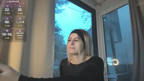 ella_vee online show from November 7, 5:13 am
