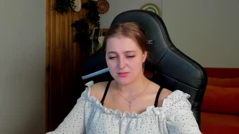 EllaBells online show from April 13, 5:20 am